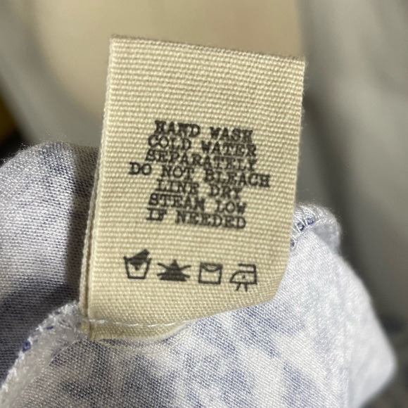 Gimmick Purple and White Floral Raw Hem V Neck Flowy Blouse SZ XS - Picture 8 of 8